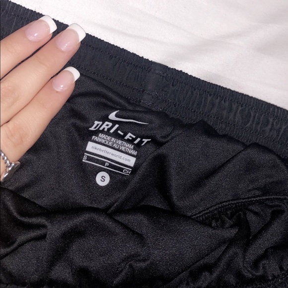 nike shorts - worn once but are too big to fit me - Picture 2 of 3